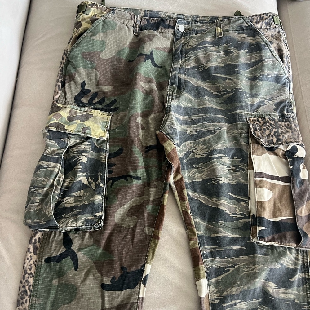 m n m l camo pants Size 38